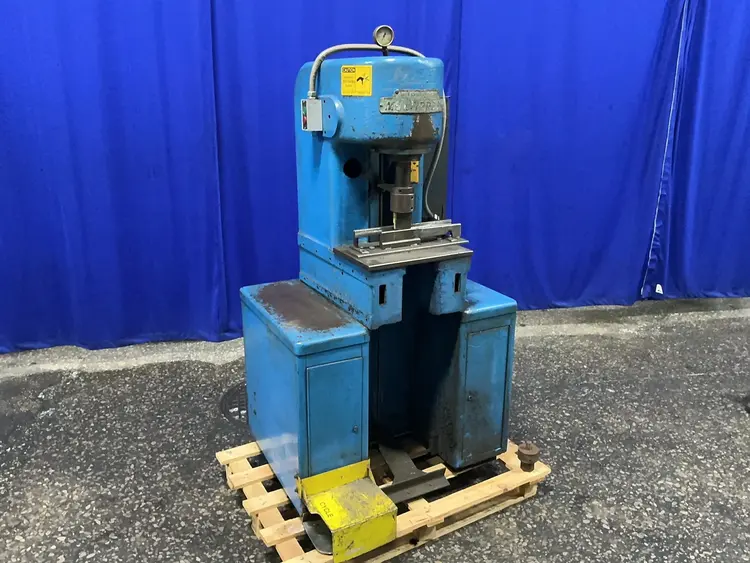 Used DENISON ENGINEERING CO. MC01FA11S01A01 Hydraulic Presses Ohio US | HGR 24 #1457524