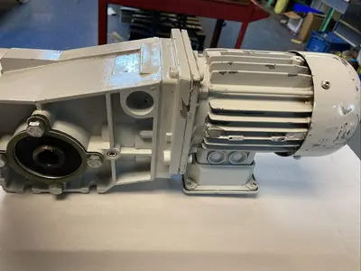 New | in-Stock LENZE GKR04-2MHAR-063-C42 Gearmotors | Surplus Asset Holdings #1226952