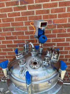 USED PURE FLO PRECISION 150 L STAINLESS STEEL JACKETED REACTOR 45 PSI W/ 0.5 HP MIXER