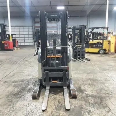 USED 2016 CROWN RR5725-45