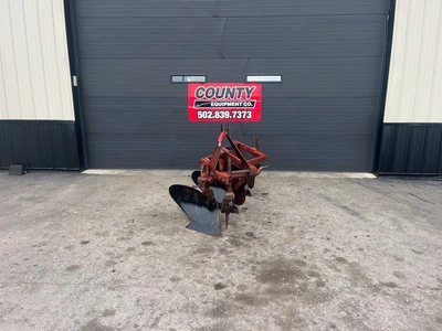 FORD 101 3 BOTTOM PLOW Plow | County Equipment Company LLC (2)