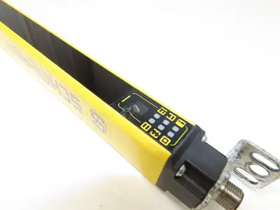 Schmersal SLC440-R-0890-14-01 Safety Light Curtain Receiver 890mm 24VDC 0.3-7m