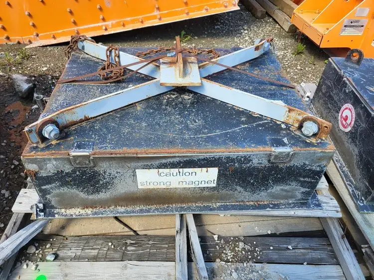 Used INDUSTRIAL MAGNETICS INC. SPM42SB Mills / Grinders British Columbia CA | Lenmark #283847