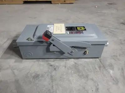 USED SQUARE D CH221N