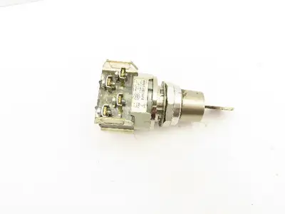 Allen Bradley 800T-N61KF4 Cylinder Lock 4 Position Switch Keyed Maintained 30mm