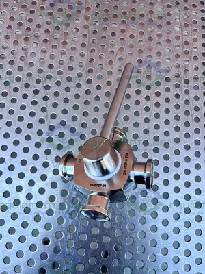 Used GE HEALTHCARE SALVI DN6 776 4-WAY 316L VALVE 18-5757-01 W/ 1/2" SANITARY FITTING Valves/Fittings California US | Equipment Lab #485534