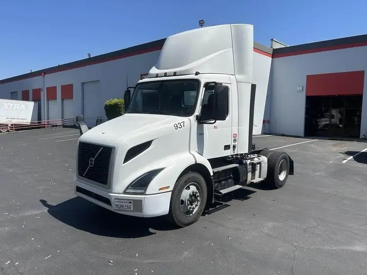 Used 2022 VOLVO VNR42T300 Conventional trucks California US | Ben Kaplan Equipment #1284774