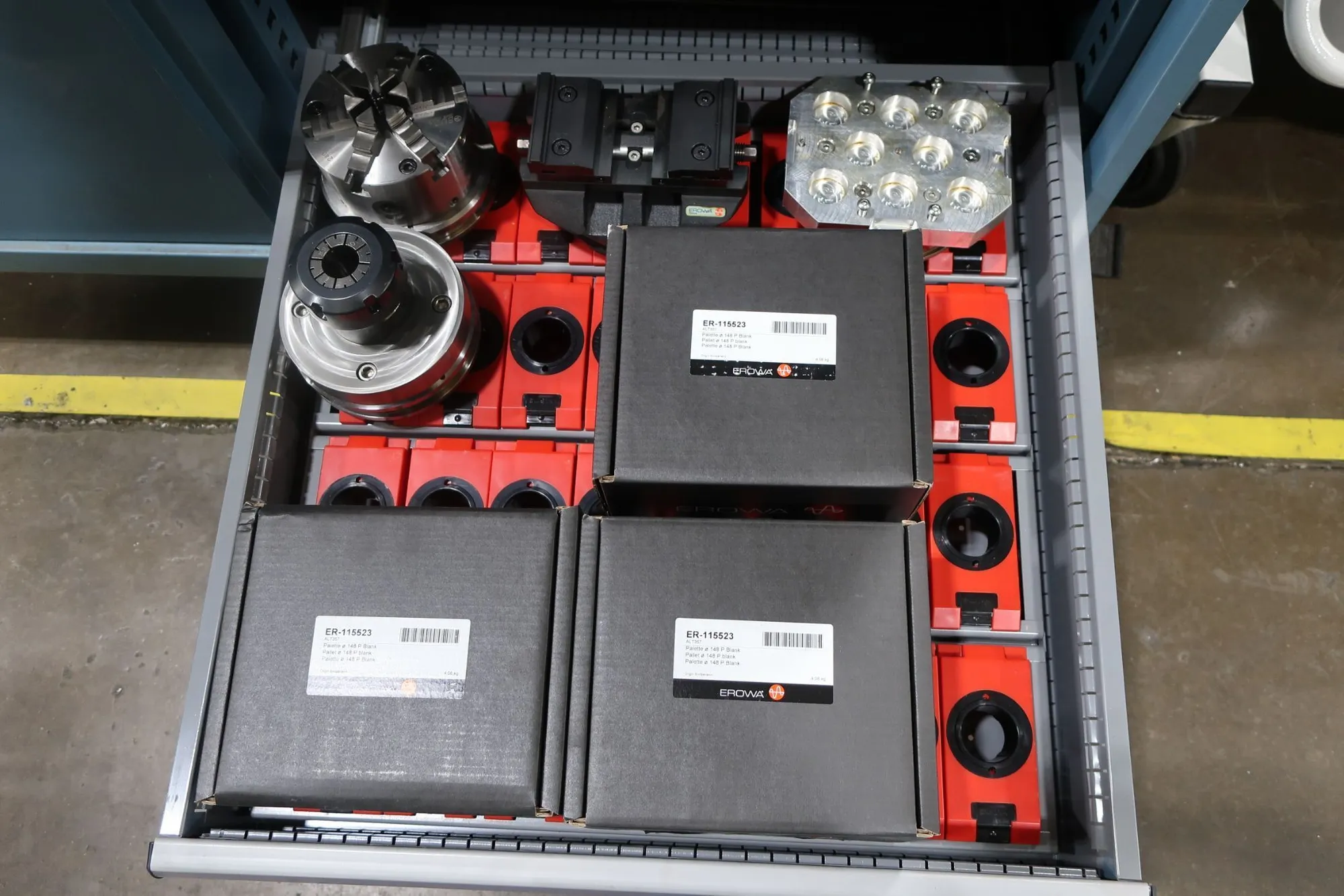 2019 MAKINO D200Z Vertical Machining Centers (5-Axis or More