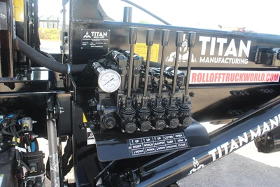 New | in-Stock 2027 FREIGHTLINER 114SD PLUS Rolloff Trucks Texas US | Roll Off Truck World #1507657
