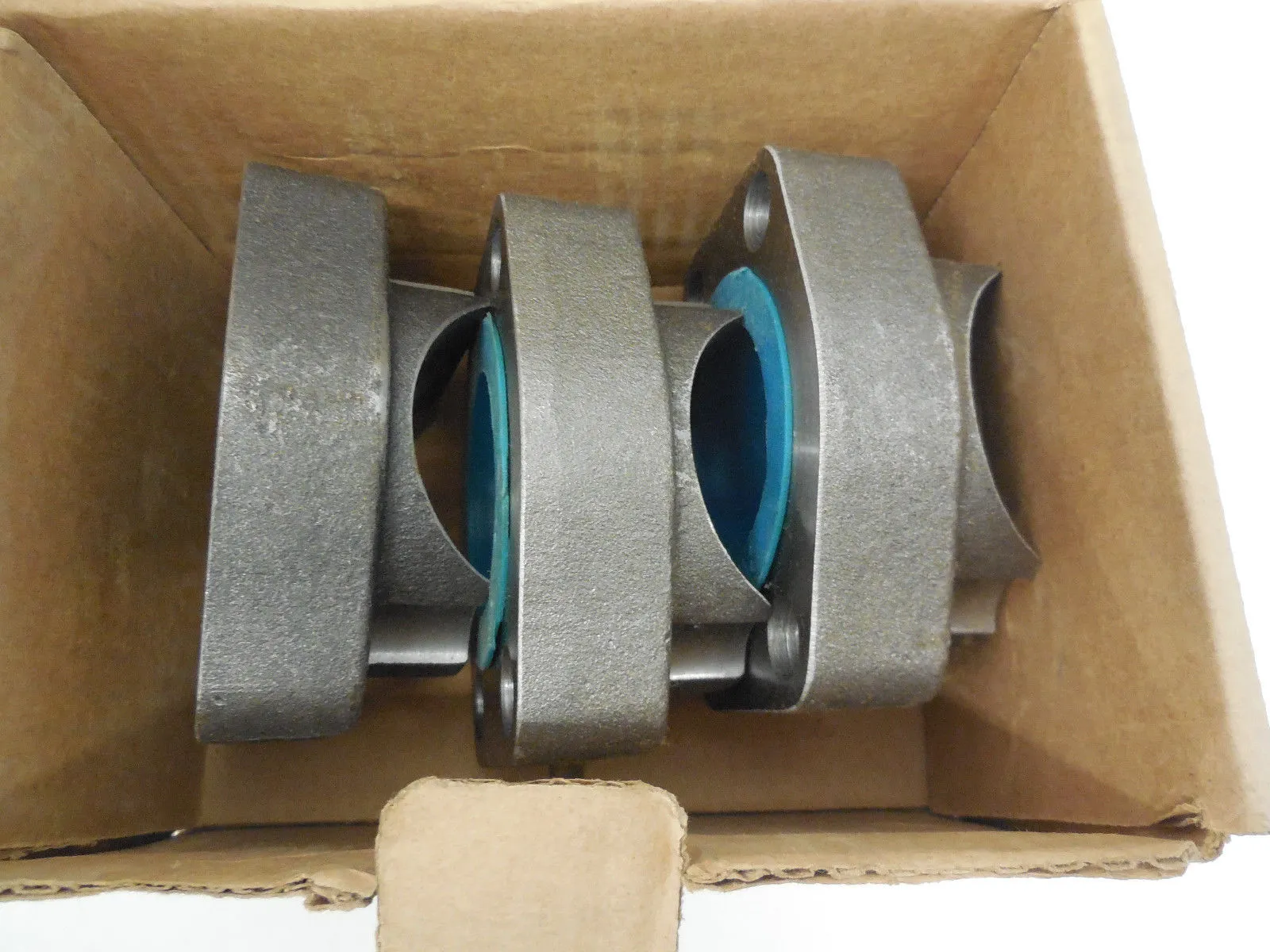 3 NEW ANCHOR FLUID POWER W8-32-32 FLANGE SADDLE W83232