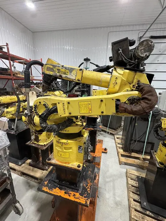 Used 2004 FANUC ARCMATE 100IB Robots Michigan US | Aucto #1307393