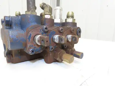 Toyota 67720-15301-71-B Hydraulic 3-Spool Forklift Mast Control Valve Off 5FBE15