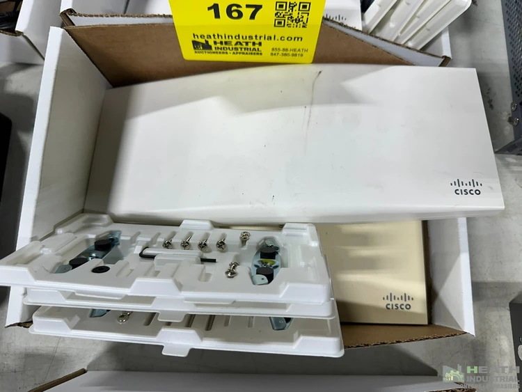 Used _UNKNOWN_ (2) CISCO MERAKI MR46/MR32 WIFI EXTENDERS W/ BASE HARDWARE Enterprise Networking Equipment Illinois US | Heath Industrial Auction Services #1573670