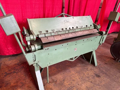Pre-owned BROWN BOGGS BOX & PAN BRAKE, FLOOR MODEL 144F