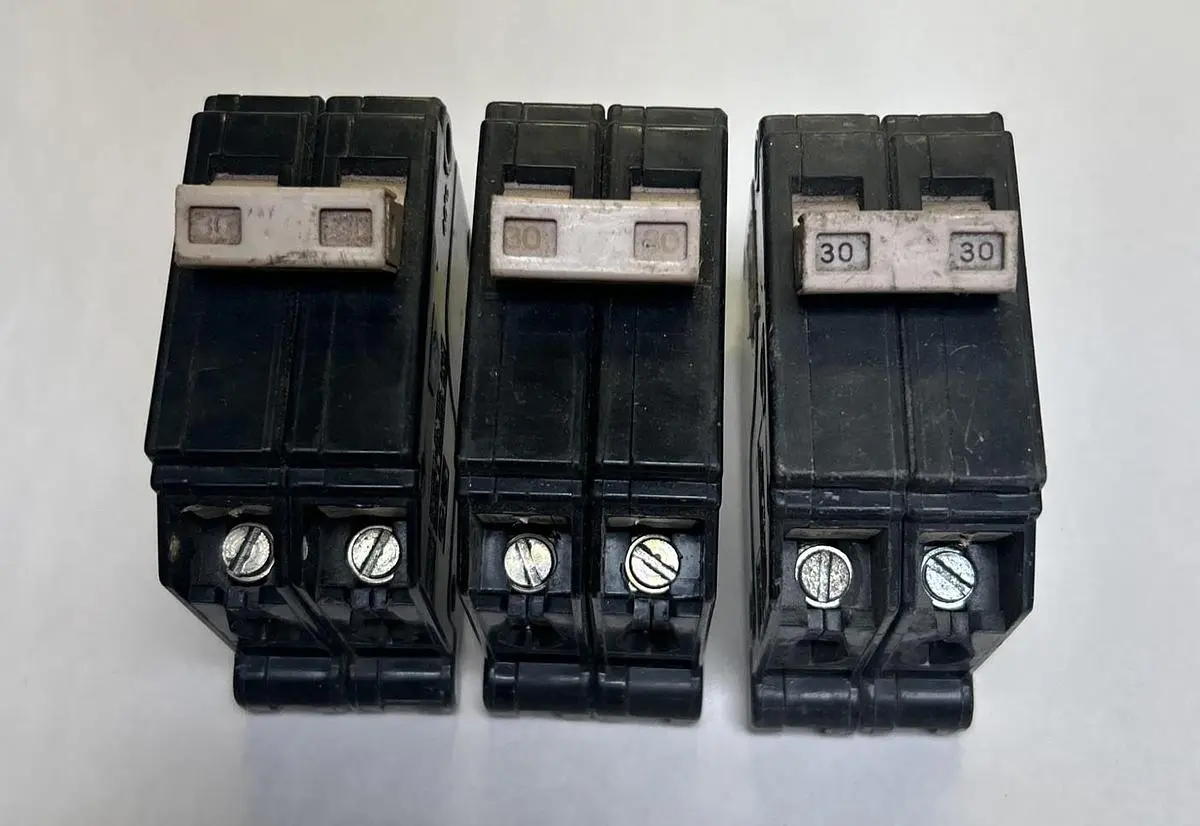 Used CUTLER-HAMMER CH230 Miscellaneous Equipment (Electrical & Power) | Surplus Asset Holdings #1195090