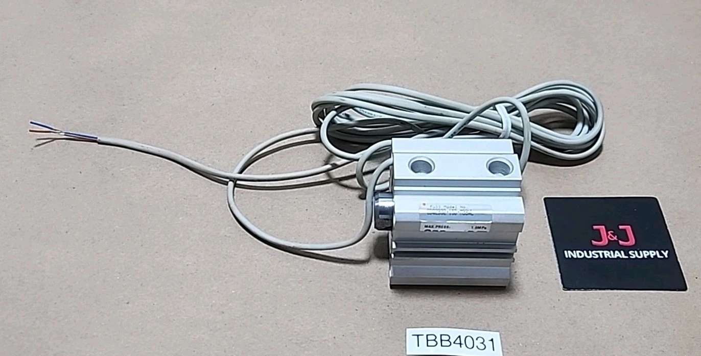 NEW SMC CDQ2B32-15D-M9BWL