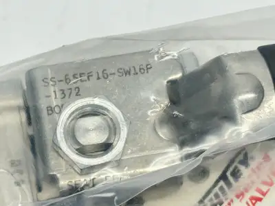 SS-65EF16-SW16P-1372 | Swagelok  Whitey 60E Series Ball Valve 1" - New