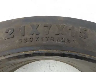 Wide Track 21x7x15 21x7x15 Forklift Tire Smooth Solid Press-on Black