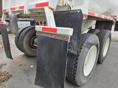 USED 1985 RELIANCE 28FT