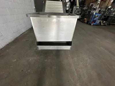 Incline Conveyor with Hopper