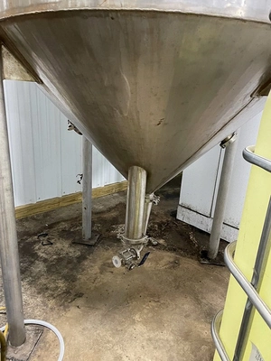 Vertical Tank, ss cone bottom 580 gal