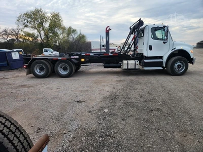 Used 2015 FREIGHTLINER BUSINESS CLASS M2 112 Hooklifts & Roll-Offs Texas US | Roll Off Truck World #1491753