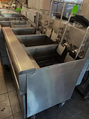 Frymaster FPPH317BLSE Electric Fryer - (3) 50 lb Vats, Floor Model, 208v/3ph