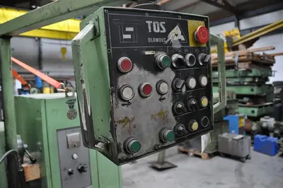 USED TOS FGH 40 X:1000 - Y:400 - Z:450 MM