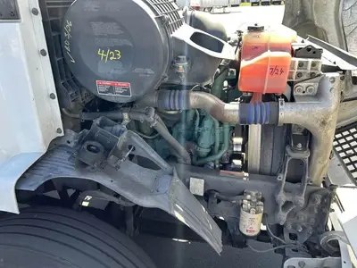 USED 2015 VOLVO VNM64T200