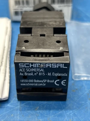 NEW Schmersal AZ1702ZRK