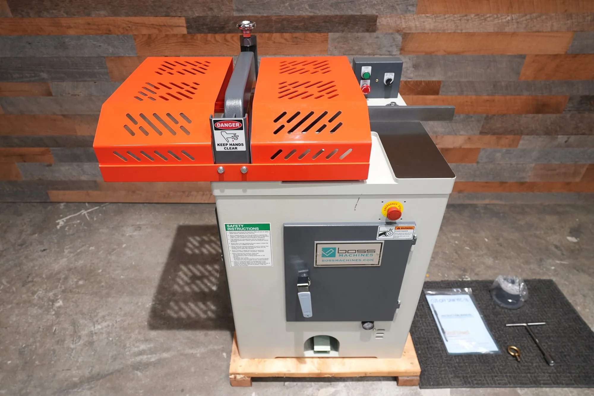 NEW Boss YFC-18L Upcut Saw 18″/7.5hp