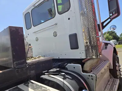 USED 2015 PETERBILT 579