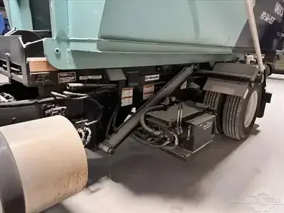 USED 2021 MACK MD642
