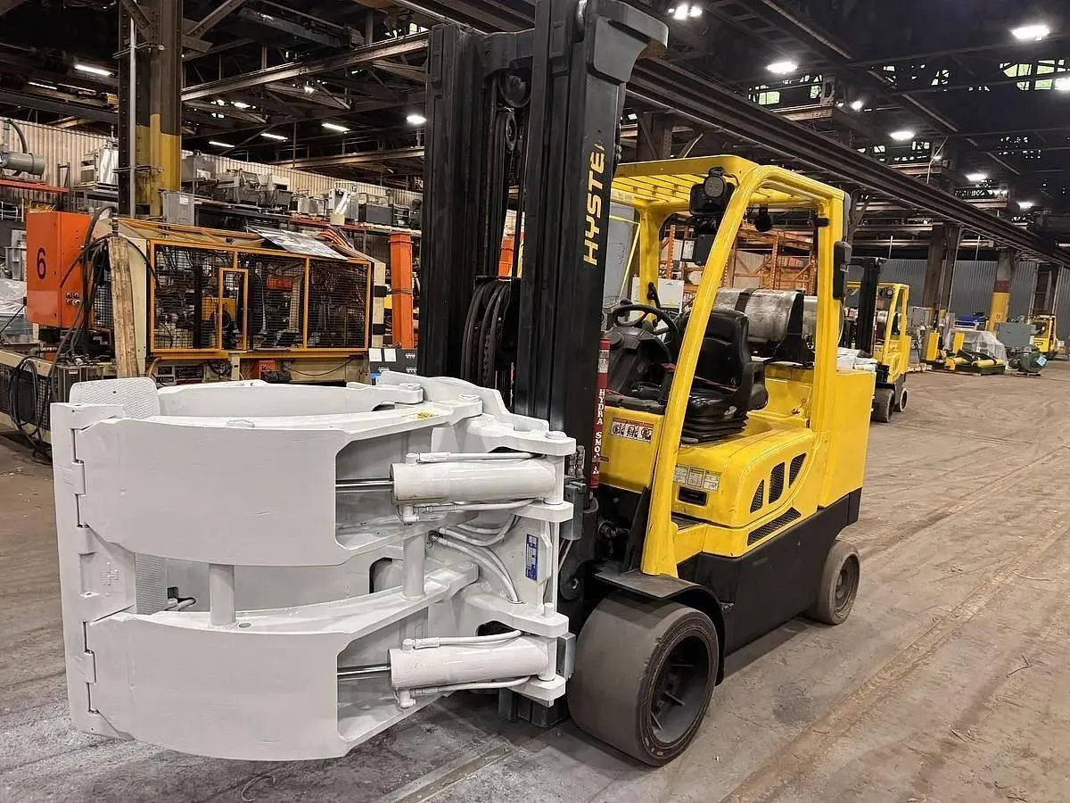 12,000 POUND CAPACITY HYSTER MODEL S120FTPRS 60" CASCADE PAPER ROLL CLAMP