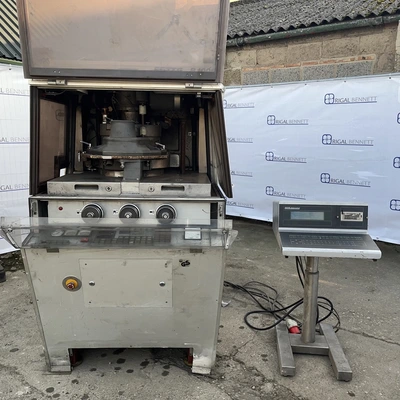 Fette Perfecta 1000 17 Station Rotary Tablet Press