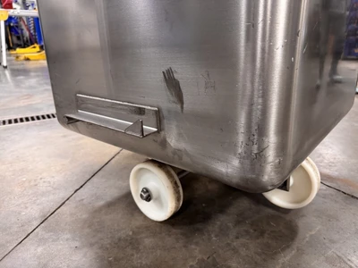 600 Pound SS Dump Buggy with Plastic Lid