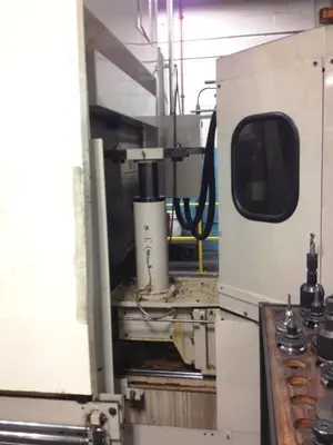 USED OKUMA & HOWA VTM-100