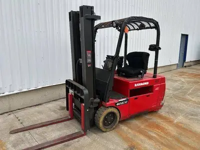 Used RAYMOND 445C40TT 3-Wheel Sit down Electric Counterbalance Forklifts Illinois US | Somerset Equipment Sales #1546169