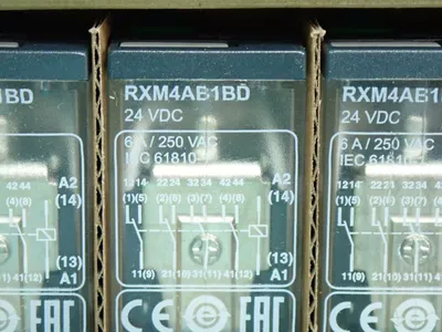 NEW SCHNEIDER ELECTRIC RXM4AB1BD
