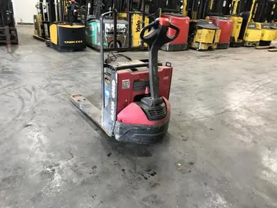 USED 2016 RAYMOND 8210