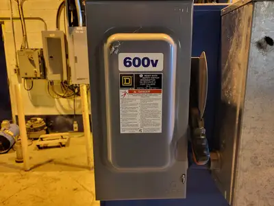 60 Amp 600 Volts Disconnect Switch CH362RB w/ Splliter Through Box BPS400-LG