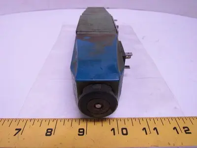 Vickers DG4V-3-2C-VM-U-H7-30 Directional Solenoid Valve 24VDC CETOP 3