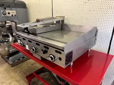 New | in-Stock Vulcan Used 36" Vulcan MSA36-10100P NG Griddle with 208V Clamshell Attachment - WO1 Commercial Flat Top Griddles Illinois US | Falcon Restaurant Supply #1375133
