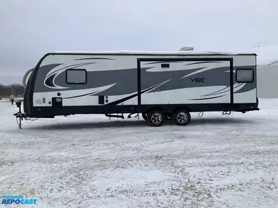 USED 2018 FOREST RIVER VIBE 288RLS