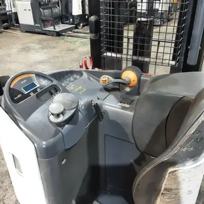 USED 2018 CROWN RR5725-45