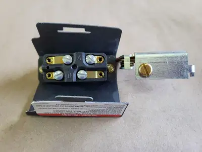 NEW SQUARE D EK3001