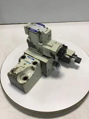 USED YUKEN DSG-01-2B8-D24-50149