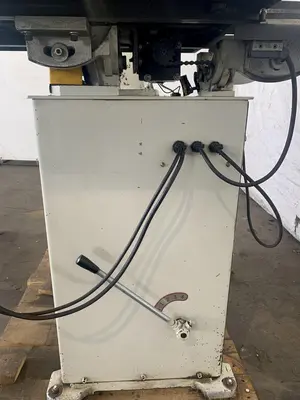 KBC MACHINERY BAV-700PF VERTICAL BANDSAW W/ POWERFEED. STOCK #0679824