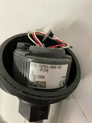USED MOORE INDUSTRIES TRX/PRG/4-20MA/8-30DC TEMPERATURE TRANSMITTER W/ ENCLOSURE