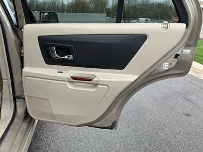 USED 2005 CADILLAC SRX
